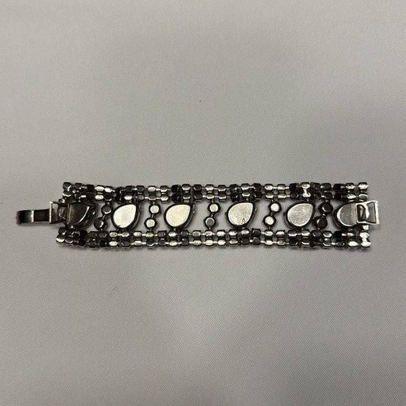 Vtg Silvertone & rhinestone fashion Bracelet. 6.5” - Picture 2 of 5